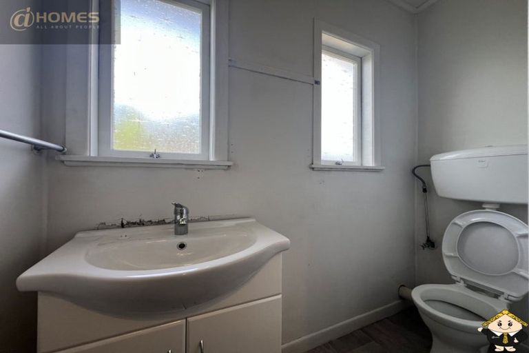 Photo of property in 84 Roberts Road, Te Atatu South, Auckland, 0610