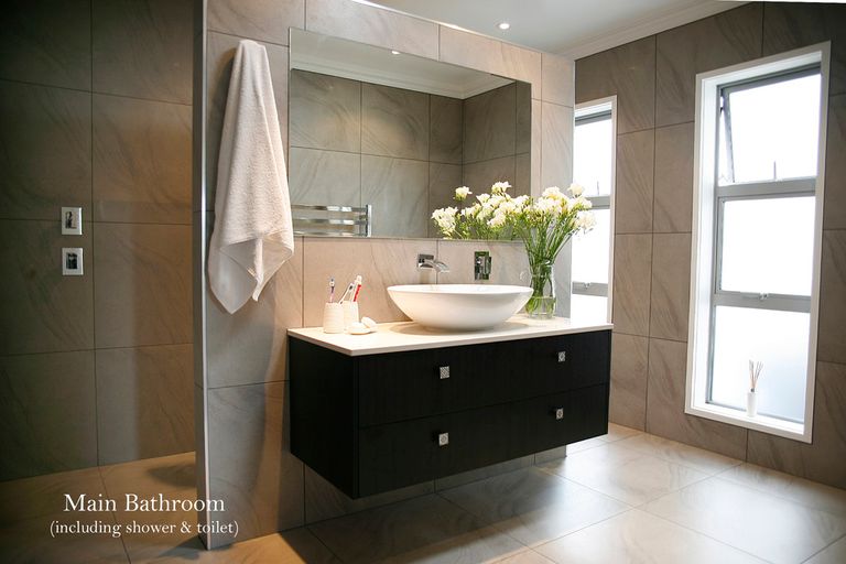 Photo of property in 12 Portofino Point, Karaka, Papakura, 2113