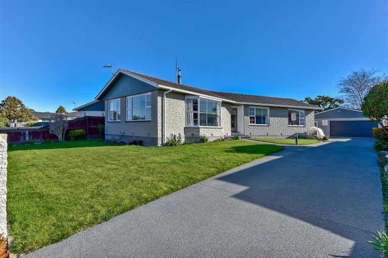 Photo of property in 6 Monteath Place, Redwood, Christchurch, 8051