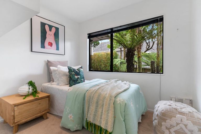 Photo of property in 15 Perendale Close, Somerville, Auckland, 2014