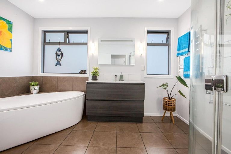 Photo of property in 16 Manly Street, Paraparaumu Beach, Paraparaumu, 5032