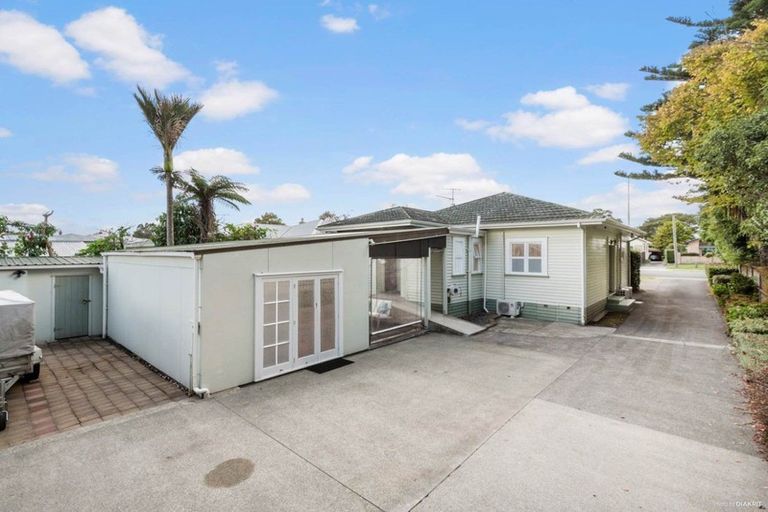 Photo of property in 143 Queen Street, Pukekohe, 2120