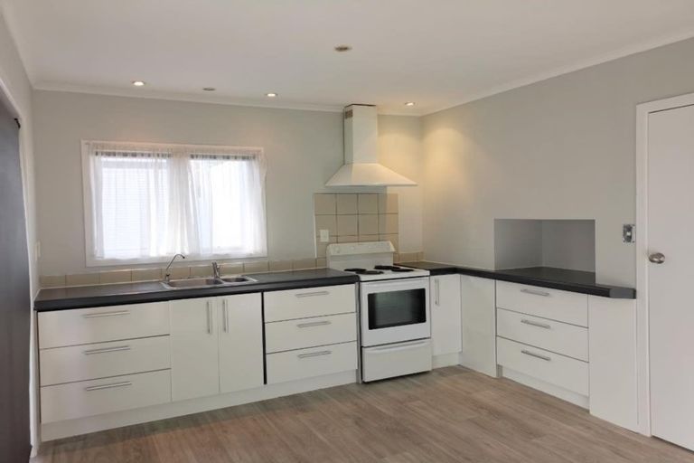 Photo of property in 216 Te Atatu Road, Te Atatu South, Auckland, 0610