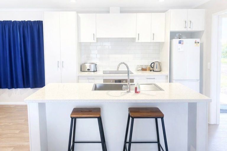 Photo of property in 19a Mackenzie Street, Te Atatu South, Auckland, 0610