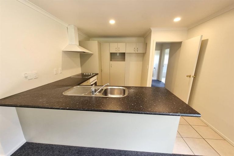 Photo of property in 37 Heathglen Place, Bayview, Auckland, 0629