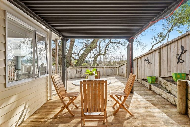 Photo of property in 23d Jelas Road, Red Beach, 0932