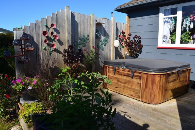 Photo of property in 14 Charles Street, Takapau, 4203