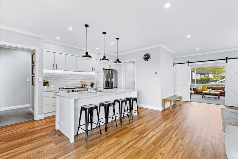 Photo of property in 10 Pekanga Road, Orewa, 0931