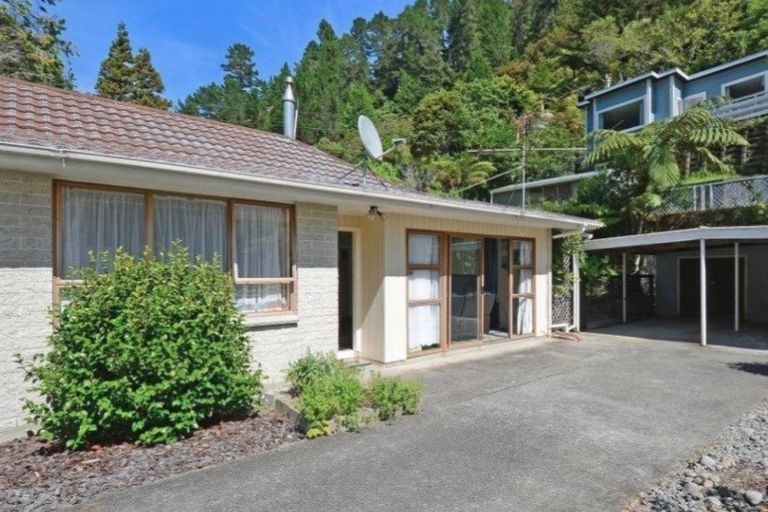 Photo of property in 2/110 Pinehaven Road, Pinehaven, Upper Hutt, 5019