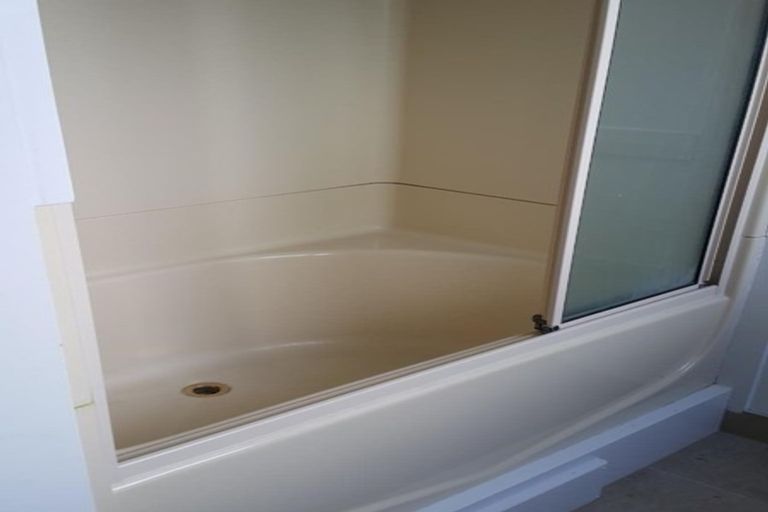 Photo of property in 2/22 Tobruk Crescent, Milford, Auckland, 0620