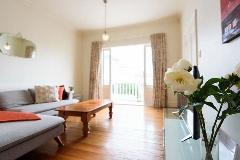 Photo of property in 12 Rixon Grove, Mount Victoria, Wellington, 6011