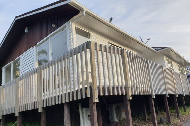 Photo of property in 5 Nor'east Drive, Northcross, Auckland, 0632