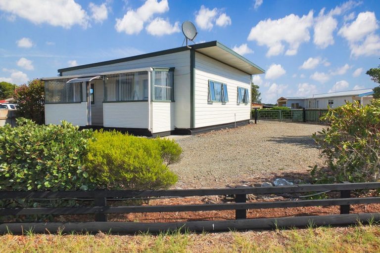 Photo of property in 10 Hennessy Street West, Foxton Beach, Foxton, 4815