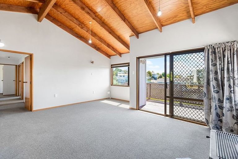 Photo of property in 12 Gilshennan Valley, Red Beach, 0932