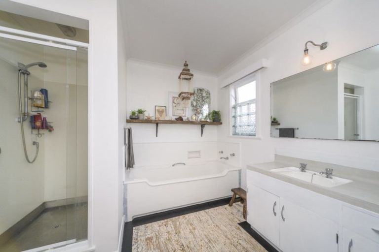 Photo of property in 98a Limbrick Street, Terrace End, Palmerston North, 4410