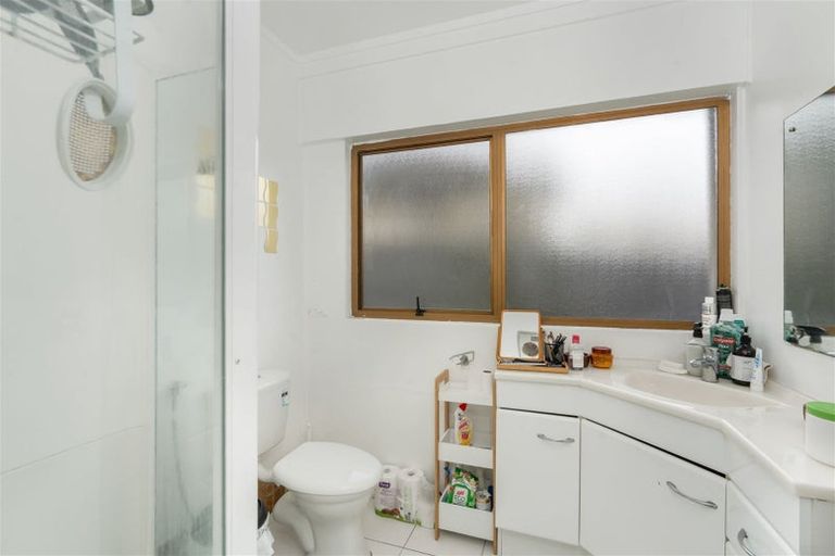 Photo of property in 4 Roberts Road, Te Atatu South, Auckland, 0610