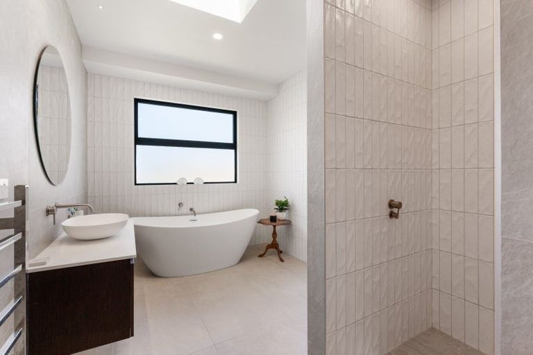 Photo of property in 2 Nisbet Terrace, Kinloch, Taupo, 3377