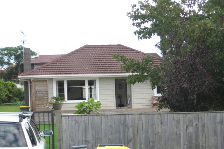 Photo of property in 4 Duncan Avenue, Te Atatu South, Auckland, 0610