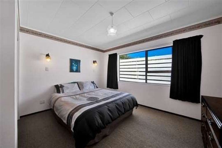 Photo of property in 6 Hussey Street, Oakura, 4314