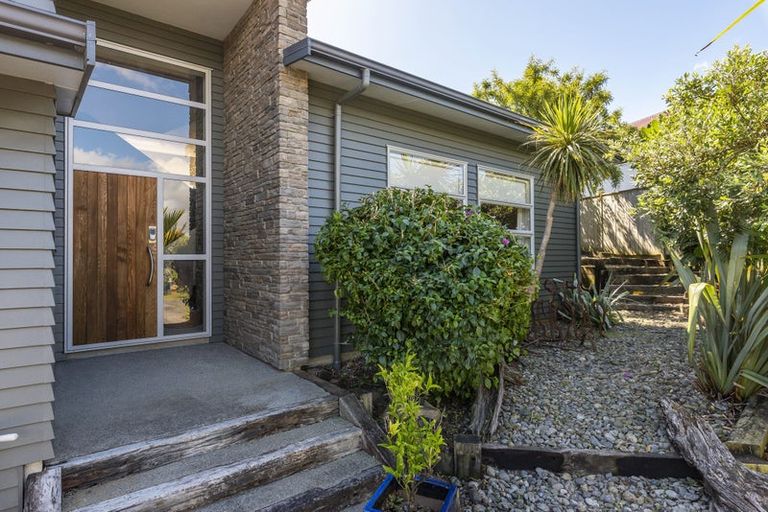 Photo of property in 11 Metzenthin Close, Raumati South, Paraparaumu, 5032