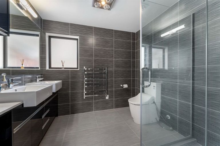 Photo of property in 9 Gwendoline Avenue, Te Atatu Peninsula, Auckland, 0610