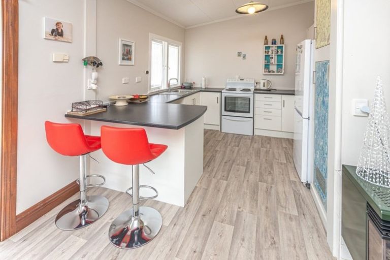 Photo of property in 102 Gonville Avenue, Gonville, Whanganui, 4501