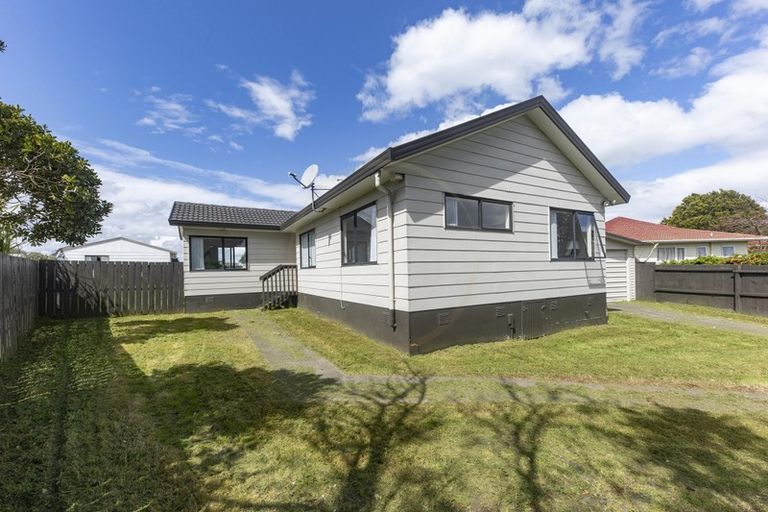 Photo of property in 22 Dungarvon Place, Clendon Park, Auckland, 2103