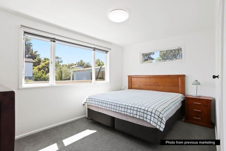 Photo of property in 39 Newington Road, Henderson, Auckland, 0612