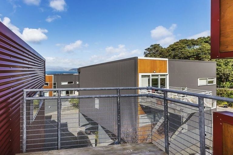 Photo of property in 2/2 Onslow Road, Khandallah, Wellington, 6035