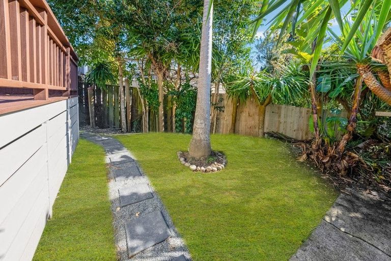 Photo of property in 1/7 Cezanne Place, New Lynn, Auckland, 0600