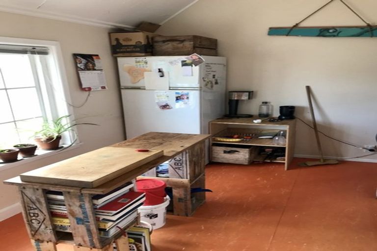 Photo of property in 42b Apu Crescent, Lyall Bay, Wellington, 6022