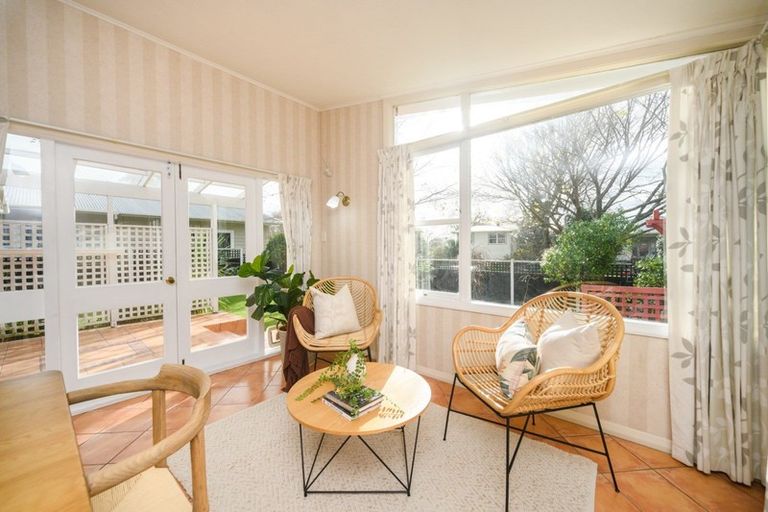 Photo of property in 22 Surrey Crescent, Hokowhitu, Palmerston North, 4410