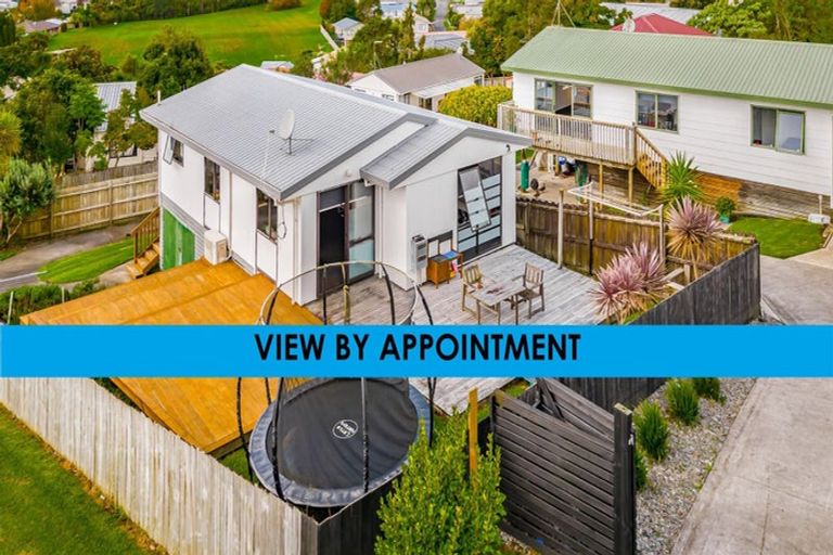 Photo of property in 3 Maywood Crescent, Glen Eden, Auckland, 0602