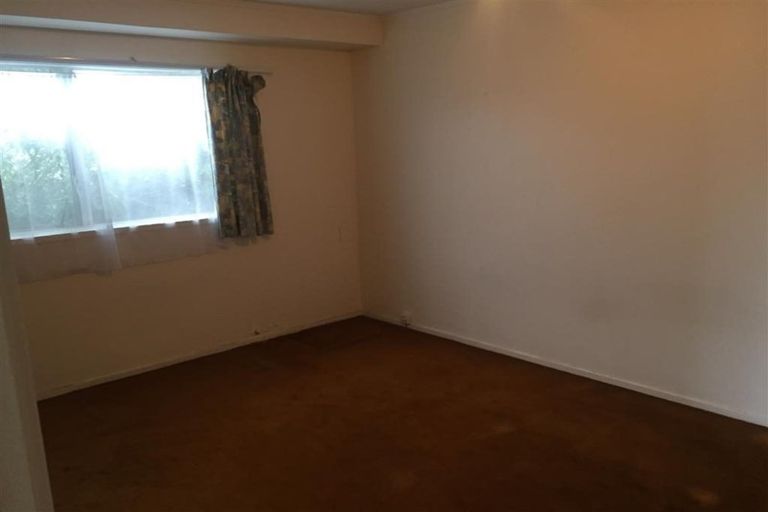 Photo of property in 73-73a Stewart Drive, Newlands, Wellington, 6037