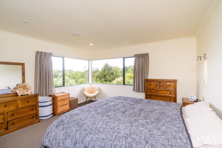 Photo of property in 15 Greenwood Place, Fitzherbert, Palmerston North, 4410