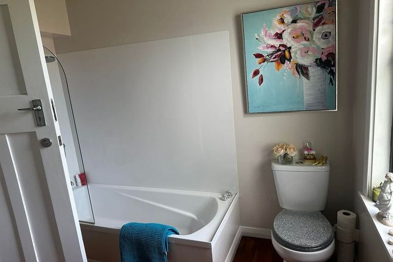 Photo of property in 74 Naples Street, Martinborough, 5711