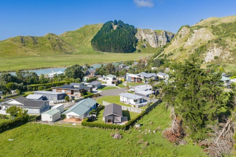 Photo of property in 15 John Ross Place, Kairakau, Elsthorpe, 4295