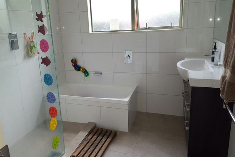 Photo of property in 2/224 Forrest Hill Road, Forrest Hill, Auckland, 0620