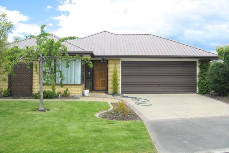 Photo of property in 1/12 Innisfree Place, Northwood, Christchurch, 8051