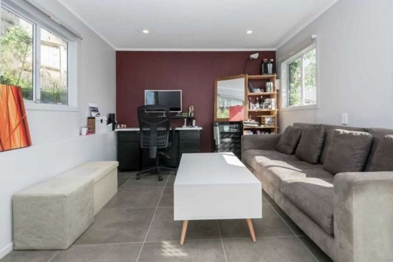 Photo of property in 8 Evelyn Road, Cockle Bay, Auckland, 2014