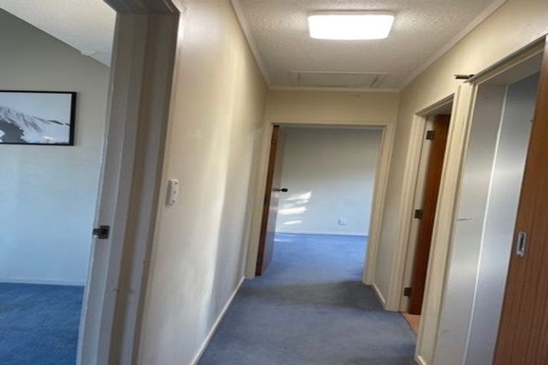 Photo of property in 1/23 Woodcote Drive, Glenfield, Auckland, 0629