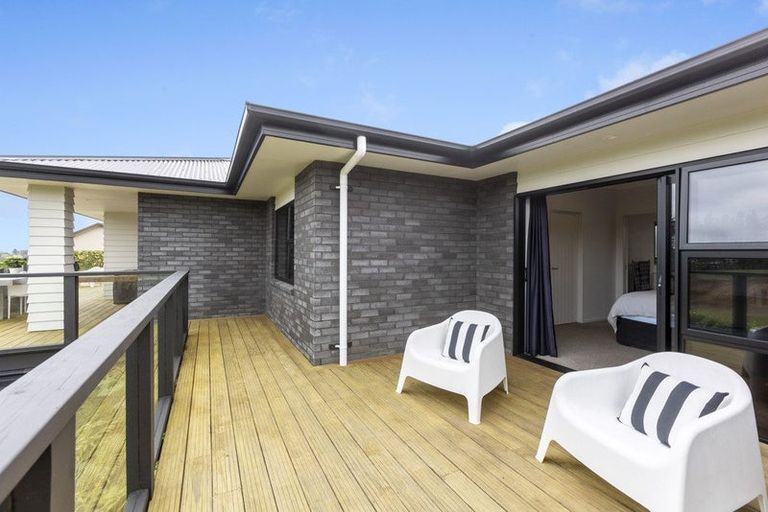 Photo of property in 5a Tupuhi Place, Highlands Park, New Plymouth, 4312