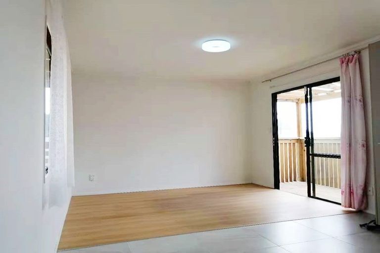 Photo of property in 252 Triangle Road, Massey, Auckland, 0614