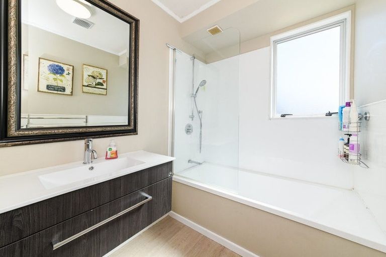 Photo of property in 92 Apollo Parade, Milson, Palmerston North, 4414