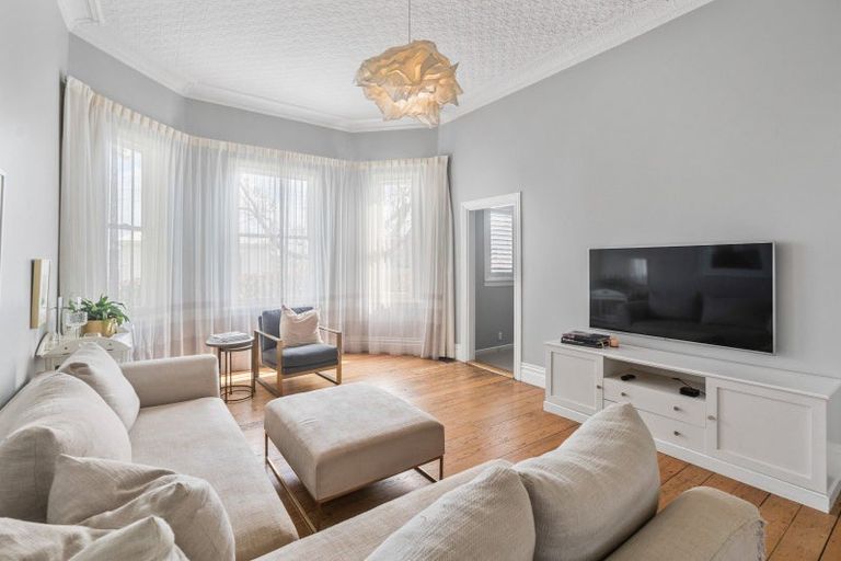 Photo of property in 37 Mozeley Avenue, Devonport, Auckland, 0624