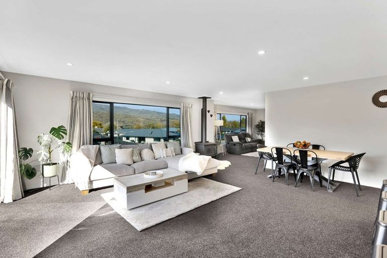 Photo of property in 71 Stratford Drive, Mount Pisa, Cromwell, 9383