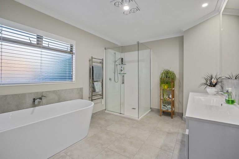 Photo of property in 20 Bayvista Close, Welcome Bay, Tauranga, 3112