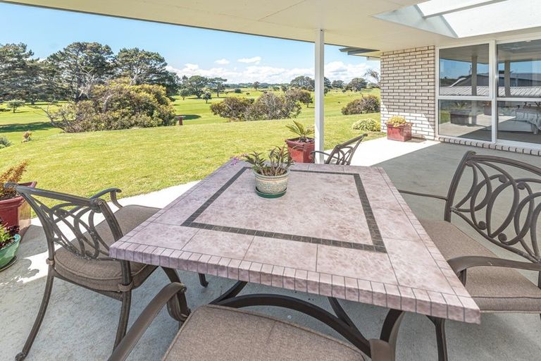 Photo of property in 37 Golf Vue Place, Castlecliff, Whanganui, 4501