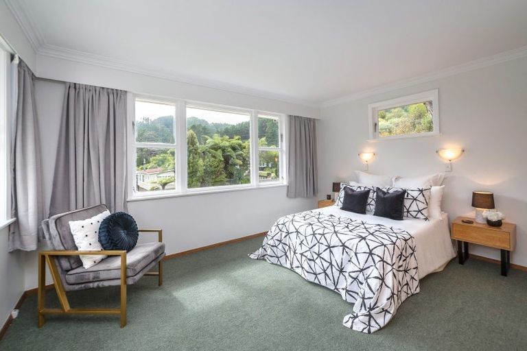 Photo of property in 40 Jocelyn Crescent, Pinehaven, Upper Hutt, 5019