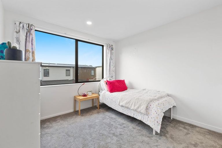 Photo of property in 5 Bloom Crescent, Sunnyvale, Auckland, 0612
